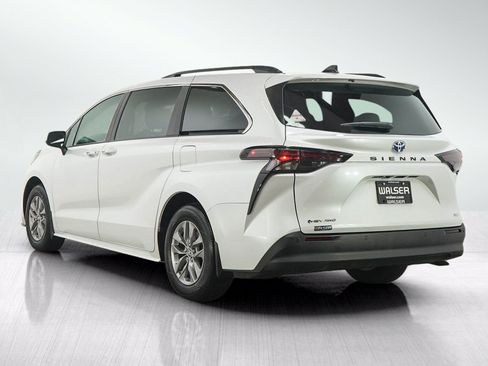 Used 2025 Toyota Sienna XLE w/ XLE Plus Package AWD/4WD image 3