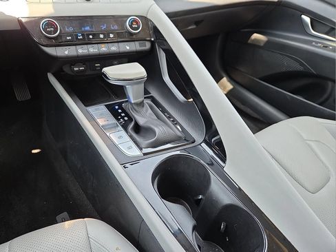 Used 2024 Hyundai Elantra Limited FWD image 25