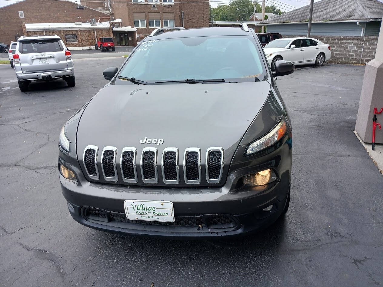 Used 2016 Jeep Cherokee Latitude w/ Cold Weather Group AWD/4WD image 17