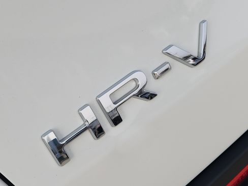 Used 2023 Honda HR-V LX image 12