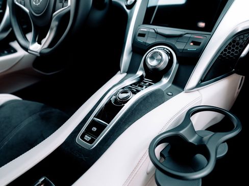 Used 2017 Acura NSX image 32