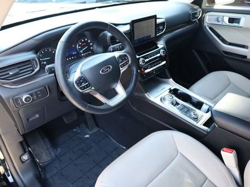 Used 2022 Ford Explorer Limited image 12