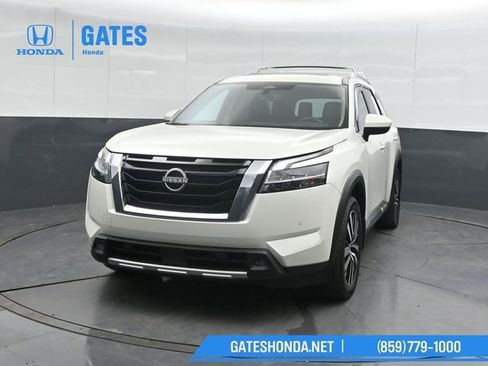 Used 2023 Nissan Pathfinder Platinum AWD/4WD image 6