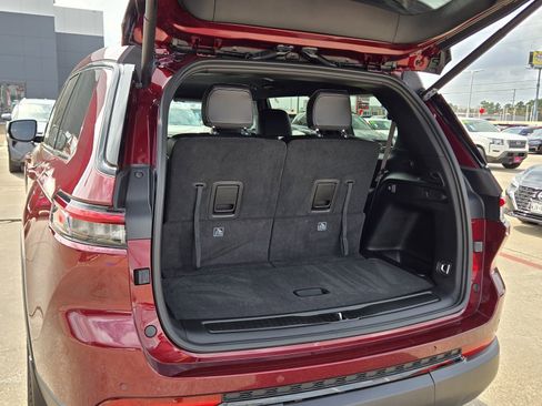 Used 2025 Jeep Grand Cherokee L Limited w/ Black Appearance Package AWD/4WD image 19