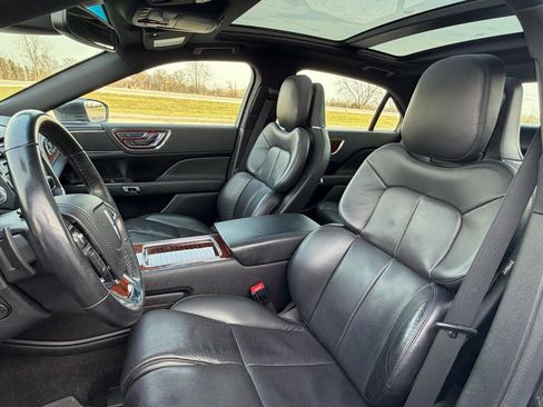 Used 2019 Lincoln Continental Select w/ Continental Climate Package AWD/4WD image 6