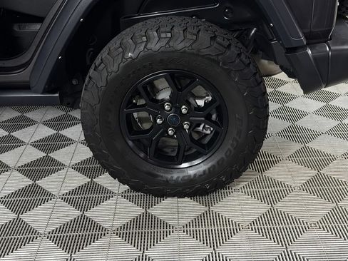 Used 2024 Jeep Wrangler Unlimited AWD/4WD image 12