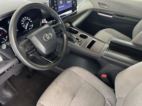 Used 2022 Toyota Sienna LE FWD image 4