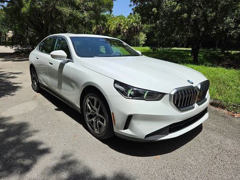 Used 2026 BMW 530i xDrive AWD/4WD image 3