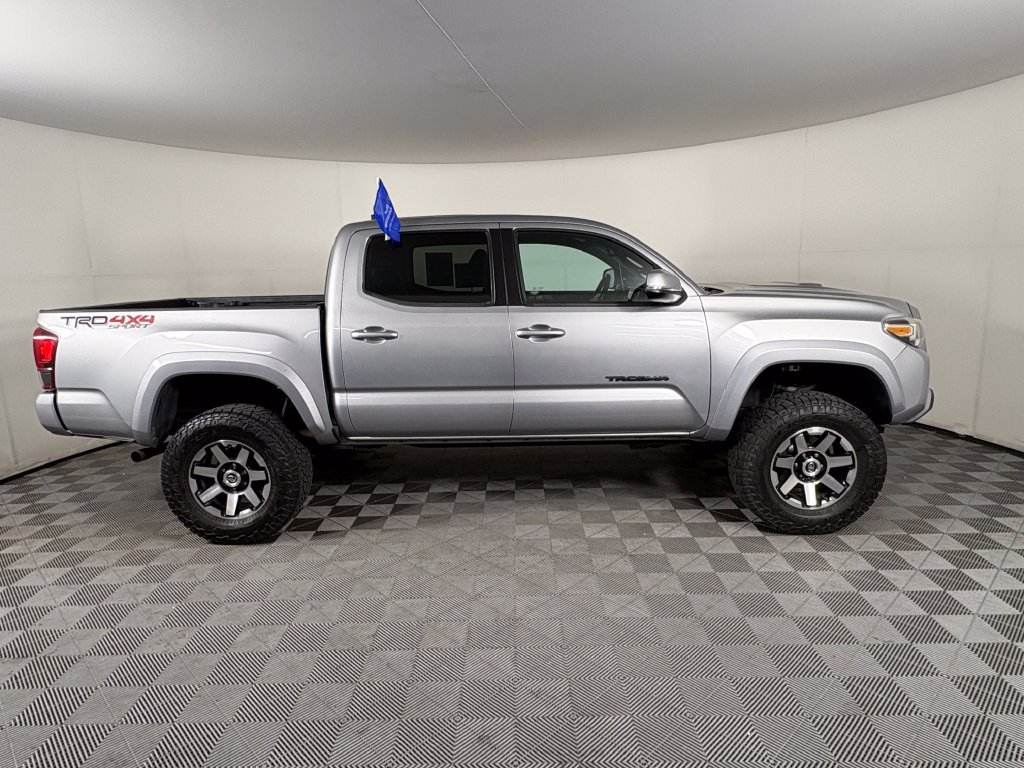 Used 2019 Toyota Tacoma TRD Sport w/ Technology Package AWD/4WD image 6