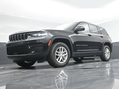 Used 2024 Jeep Grand Cherokee Laredo X AWD/4WD image 41
