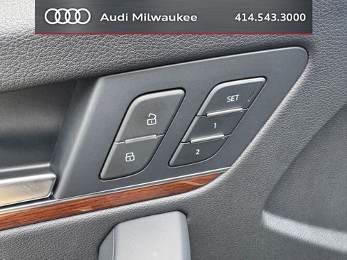 Used 2023 Audi Q5 2.0T Premium w/ Convenience Package image 9