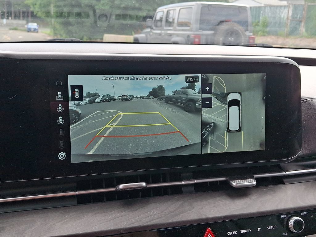 Certified 2023 Kia Carnival SX FWD image 18