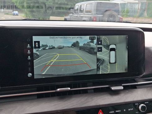 Certified 2023 Kia Carnival SX FWD image 18