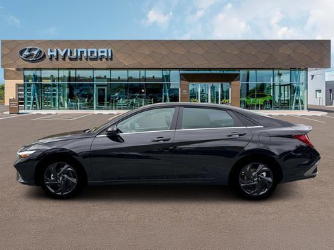 New 2026 Hyundai Elantra SEL Sport FWD image 3