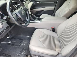 Used 2020 Toyota Camry SE w/ Sunroof Package FWD video 4