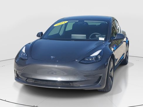 Used 2021 Tesla Model 3 Standard Range Plus image 4