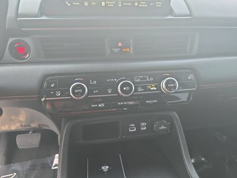 Used 2024 Honda Pilot TrailSport image 23