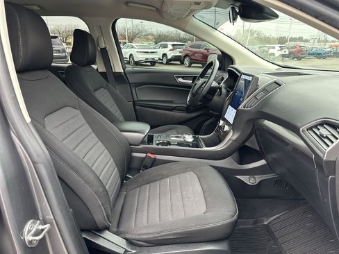 Used 2021 Ford Edge SE image 13