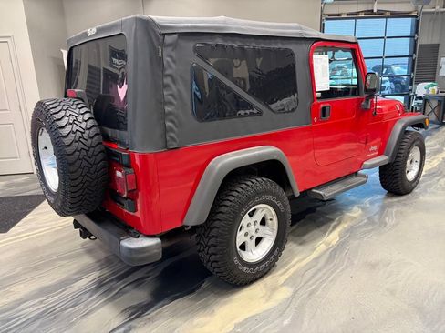 Used 2005 Jeep Wrangler Unlimited w/ Security Group AWD/4WD image 30