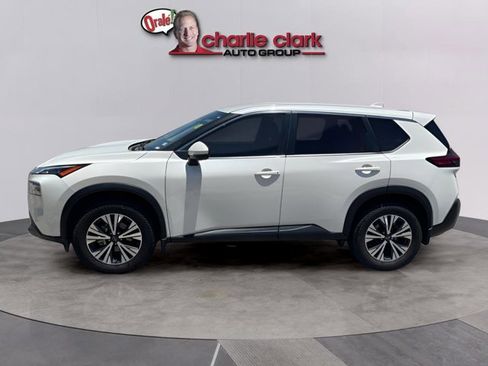 Certified 2023 Nissan Rogue SV FWD image 3