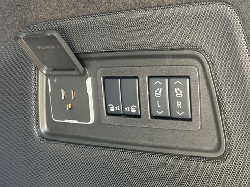 New 2026 Cadillac Escalade Luxury image 10