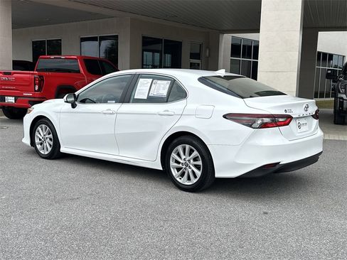 Used 2022 Toyota Camry LE image 5