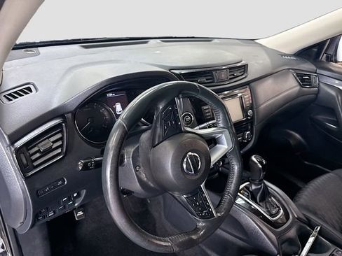 Used 2018 Nissan Rogue SV w/ Premium Package image 10