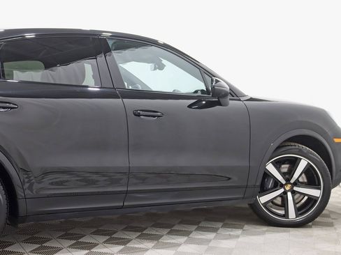 Used 2024 Porsche Cayenne Coupe image 11