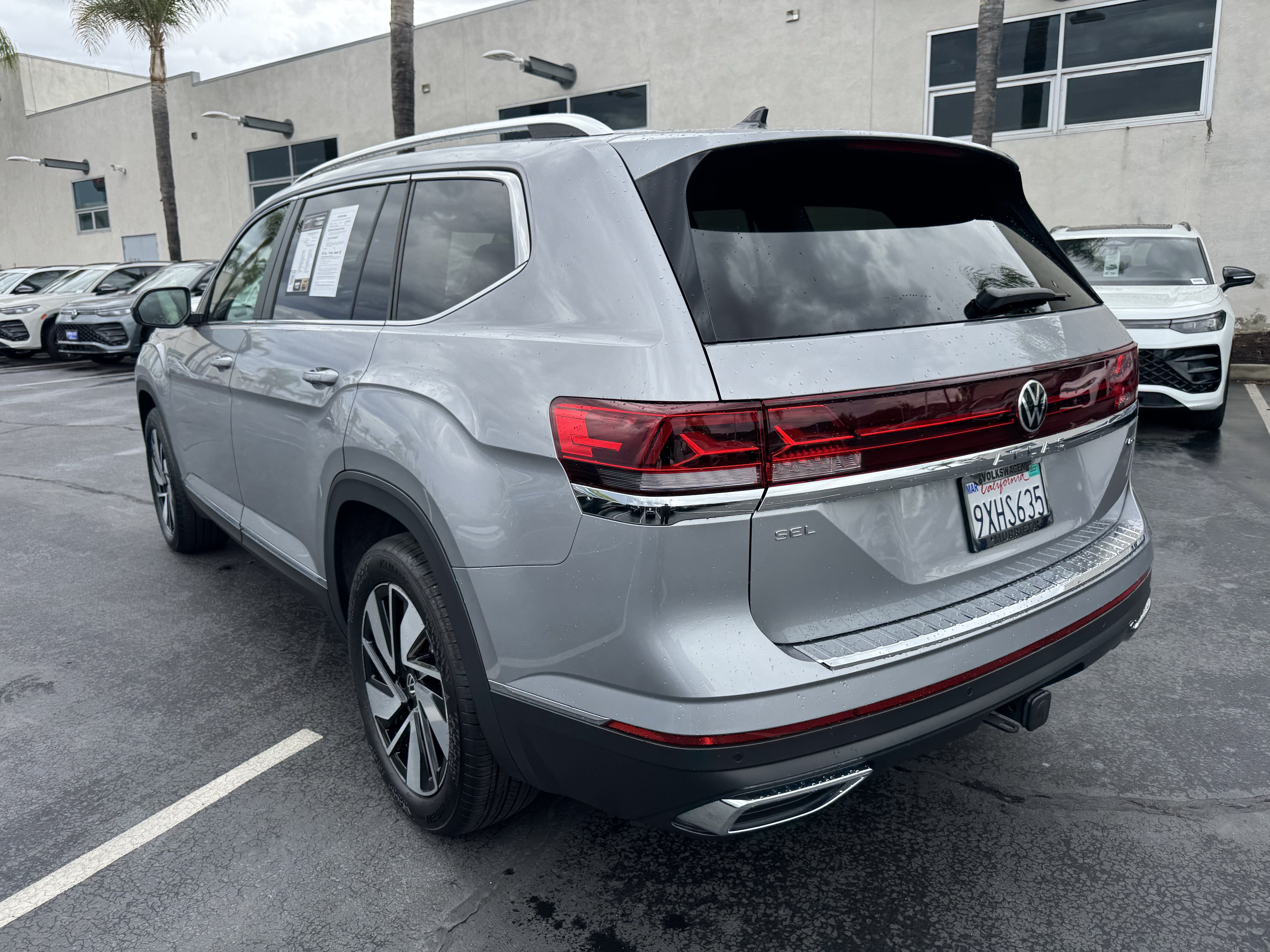 Used 2025 Volkswagen Atlas SEL AWD/4WD image 7