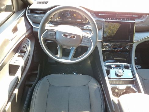 New 2025 Jeep Grand Cherokee Laredo X w/ Luxury Tech Group I image 7