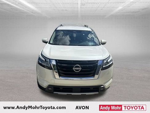 Used 2023 Nissan Pathfinder SL AWD/4WD image 2