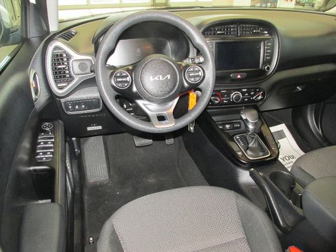 Used 2025 Kia Soul LX w/ LX Technology Package image 14