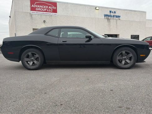 Used 2009 Dodge Challenger SE image 11