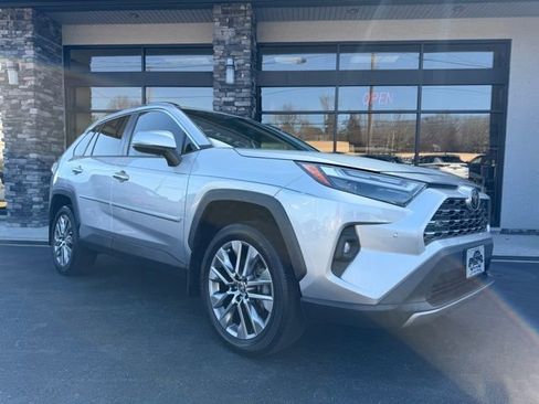 Used 2022 Toyota RAV4 Limited image 16