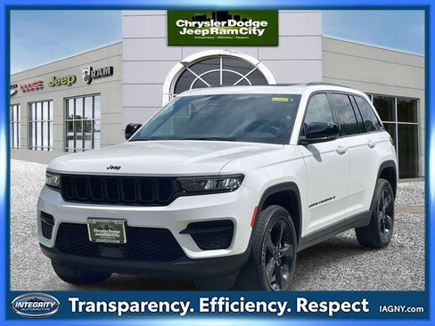 Used 2023 Jeep Grand Cherokee Altitude AWD/4WD image 1