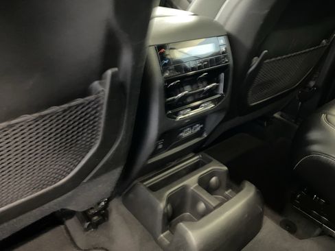 Used 2024 Jeep Grand Cherokee L Limited w/ Luxury Tech Group II image 32