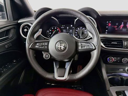 Used 2022 Alfa Romeo Stelvio Veloce AWD/4WD image 23