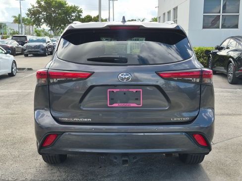 Used 2023 Toyota Highlander Limited FWD image 6