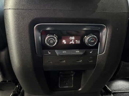 Used 2025 Chevrolet Tahoe High Country AWD/4WD image 24