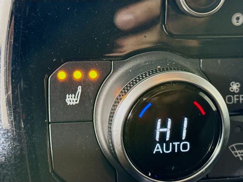 Certified 2022 Toyota Highlander XLE image 22