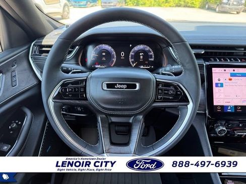 Used 2024 Jeep Grand Cherokee Overland w/ Luxury Tech Group IV AWD/4WD image 16