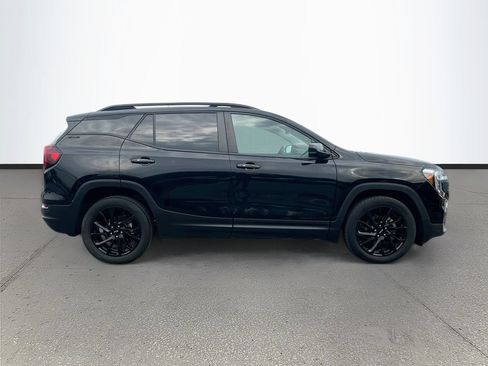 Used 2024 GMC Terrain SLE w/ Driver Convenience Package FWD image 8