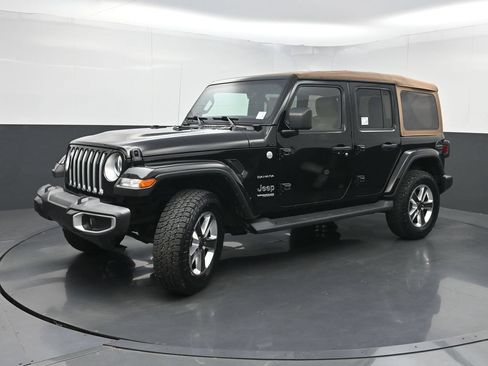 Used 2022 Jeep Wrangler Unlimited Sahara w/ Cold Weather Group AWD/4WD image 19