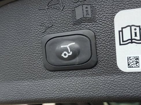 Used 2017 Ford Escape Titanium FWD image 9