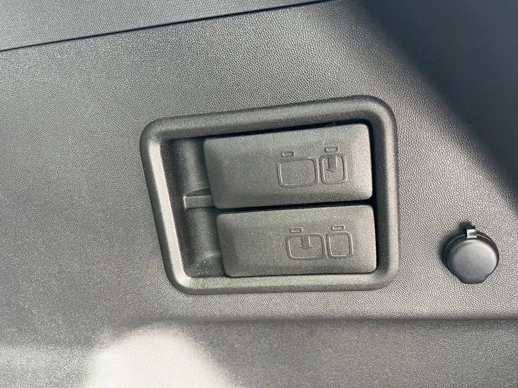 Used 2024 Chevrolet Equinox LT AWD/4WD image 23
