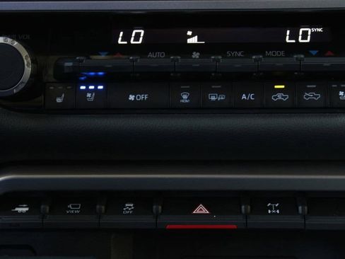 Used 2023 Toyota Tundra Limited image 21