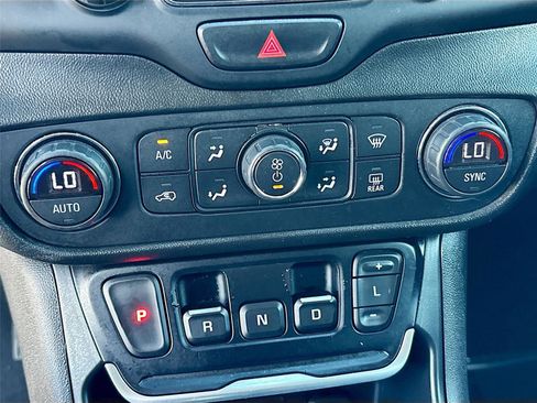 Used 2018 GMC Terrain SLT image 15