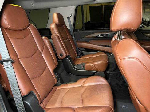 Used 2019 Cadillac Escalade Premium Luxury image 14