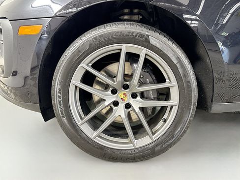 Certified 2023 Porsche Macan Turbo AWD/4WD image 31
