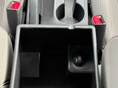 Used 2017 Hyundai Elantra Limited w/ Limited Tech Package 04 FWD image 28